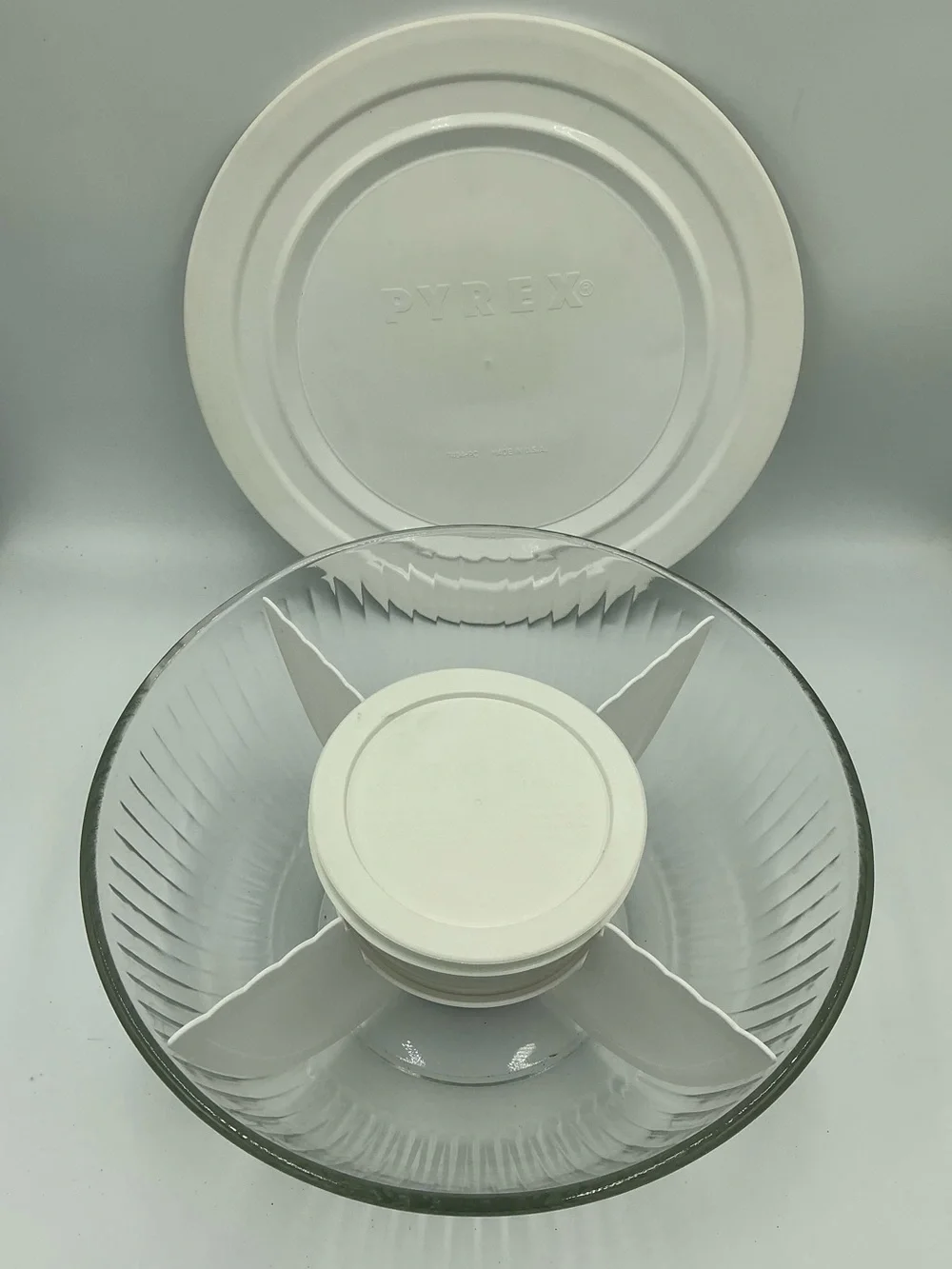 Pyrex Portables 7404-PC 4.5qt Round Fluted Bowl W/Divider Dip Bowl W/O The Bag